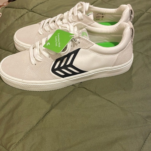 Cariuma Other - CARIUMA off white + black CATIBA PRO skater sneakers women size 10.5 men size 9